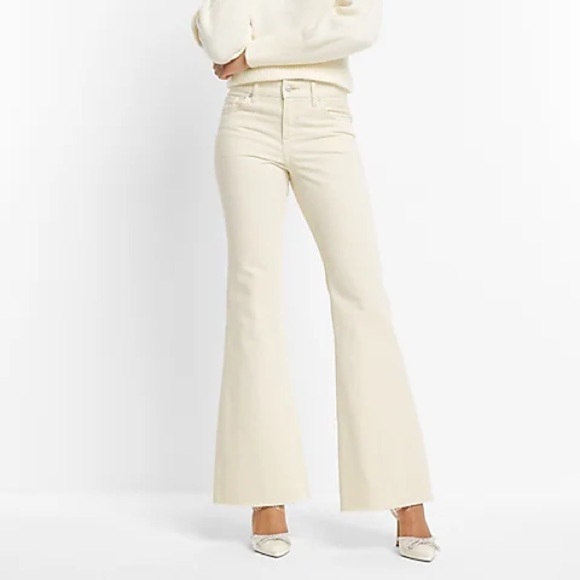NWT Express 70s Flare Mid-Rise Raw Hem Cream Jeans Sz 2 - Picture 1 of 11